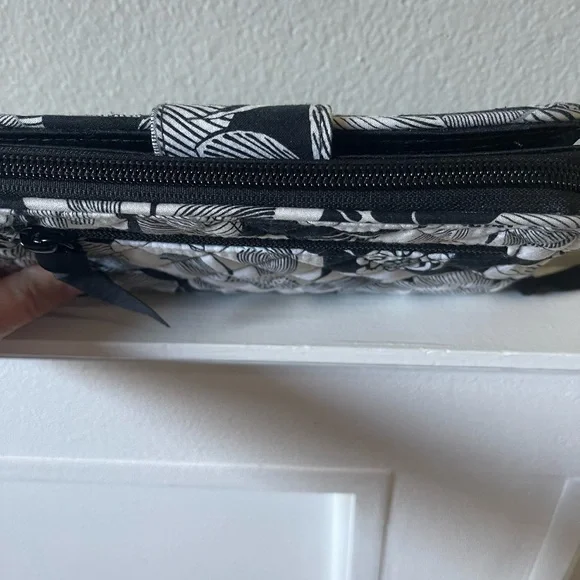 Vera Bradley Bedford Blooms Wallet - Picture 4 of 8